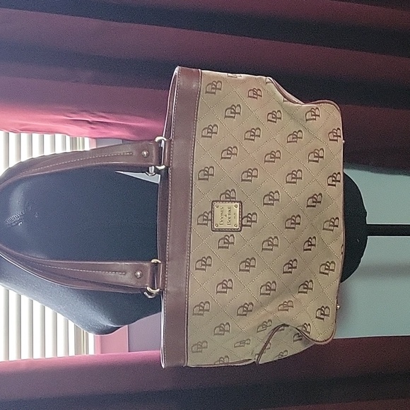 Dooney&Bourke beige and brown zip top shoulder bag - Picture 1 of 4